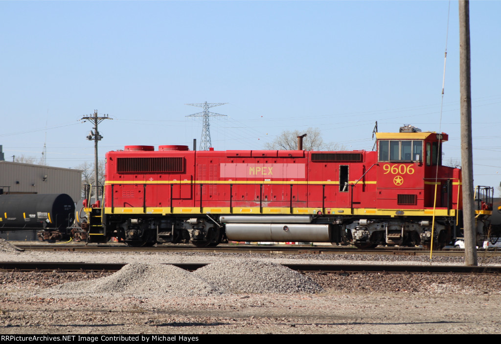 BNSF MADGAL working Madison Yard